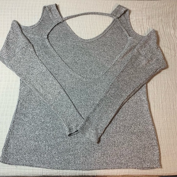 Daytrip Cold Shoulder Top‎ - Picture 2 of 3